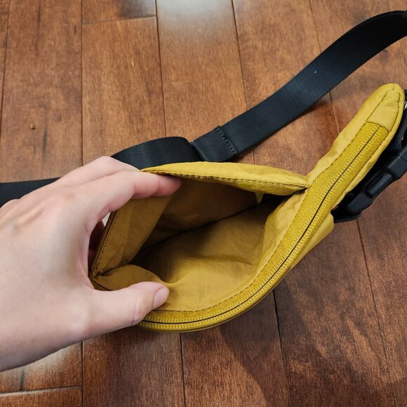 Lululemon multi pocket belt bag - Picture 4 of 7